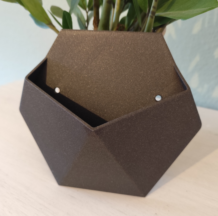 Wandhängender Pflanzentopf