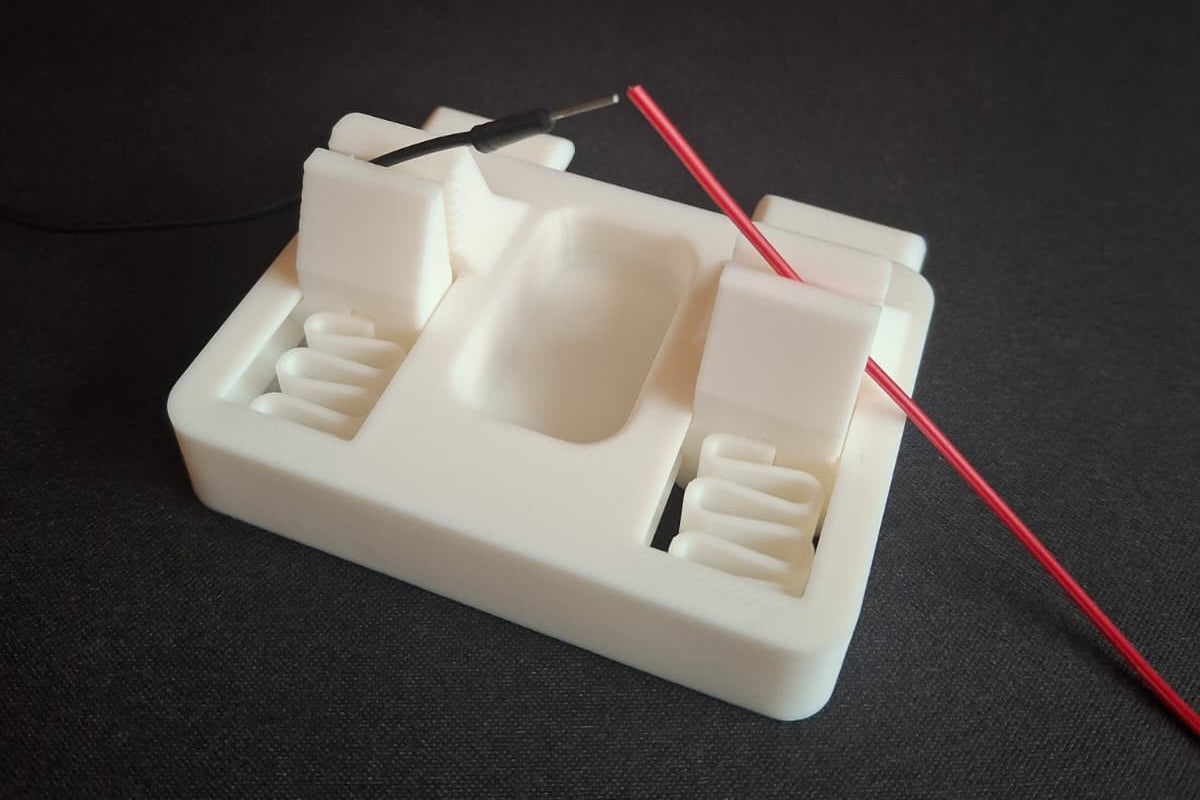 Löt-Halterung für Kabel